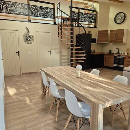 Le Du Parc Vila Roubia